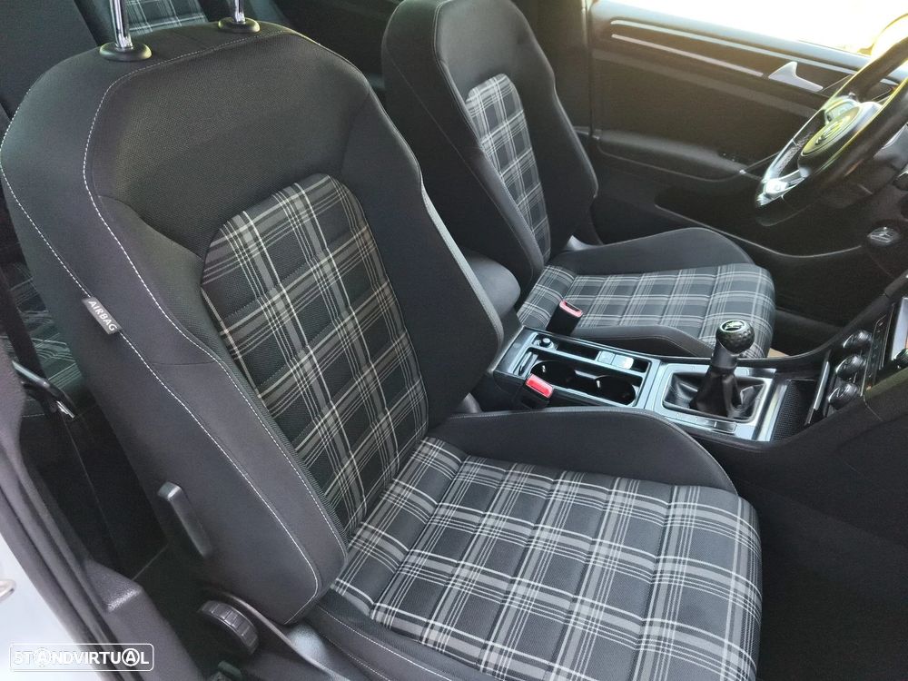 VW Golf 2.0 TDI GTD - 17