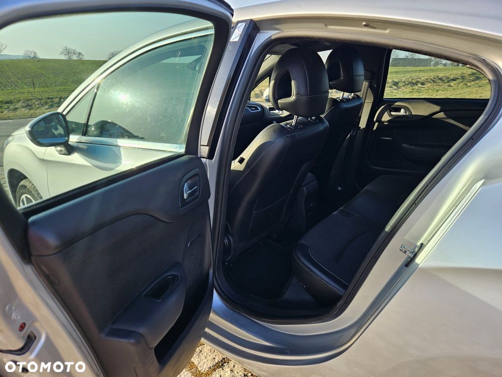 Citroën DS4 e-HDi 110 SoChic - 23