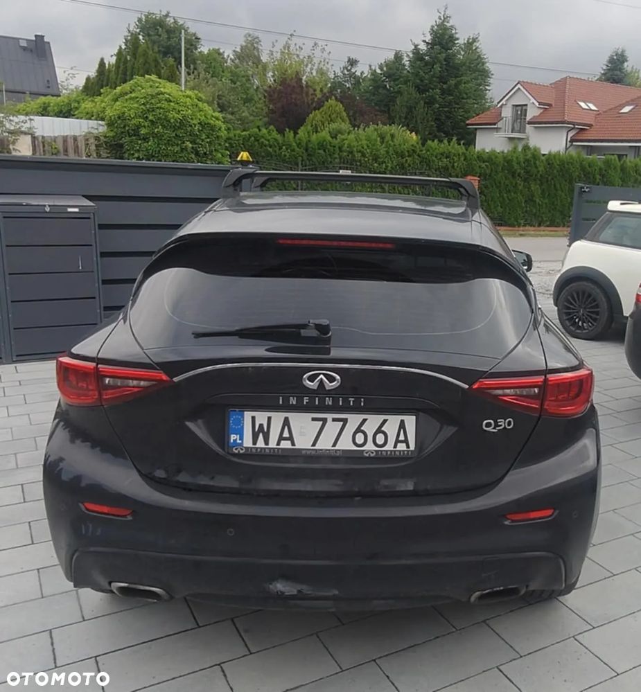 Infiniti Q30 1.6t Premium 7DCT - 4