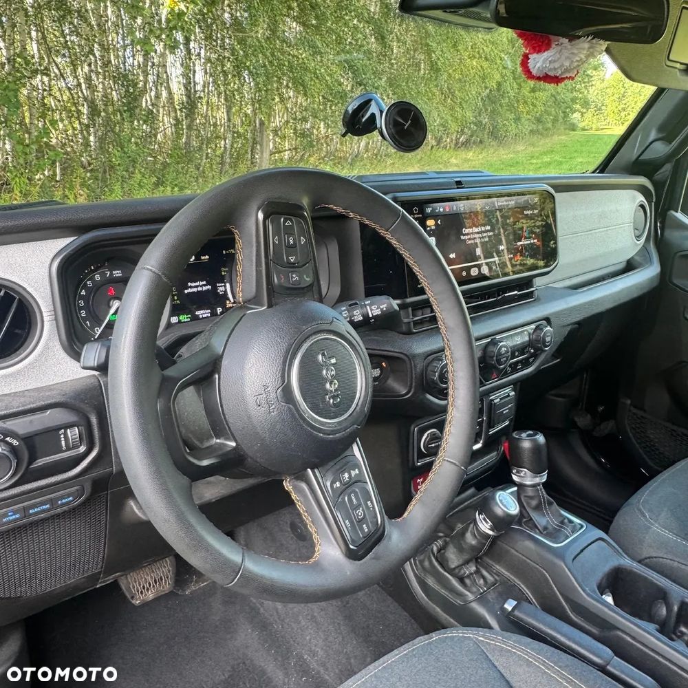 Jeep Wrangler - 12