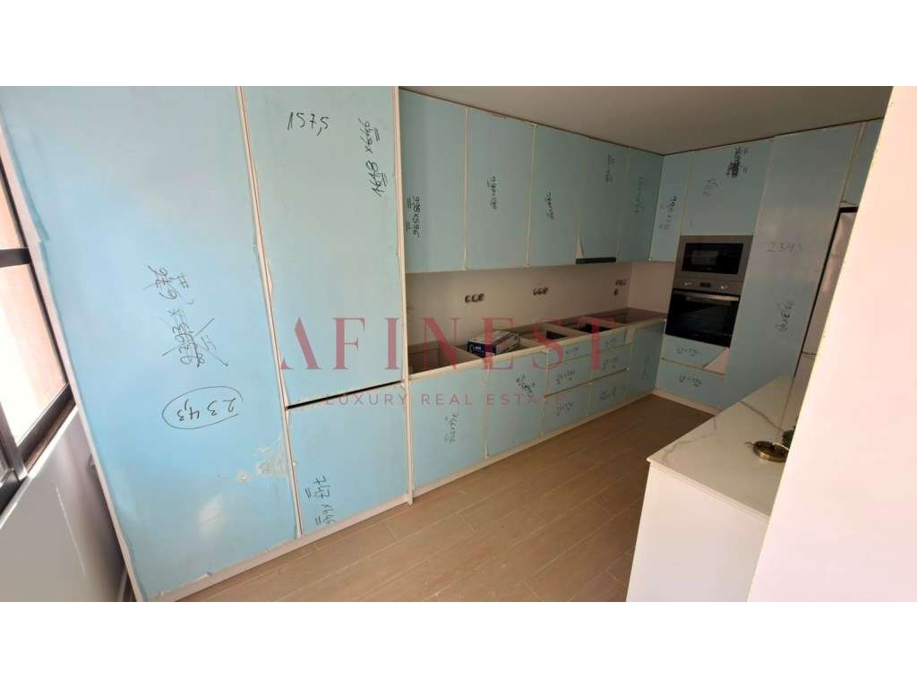 T3 Totalmente Remodelado e Mobilado | Costa da Guia / Bairro do Ros... - Grande imagem: 4/10