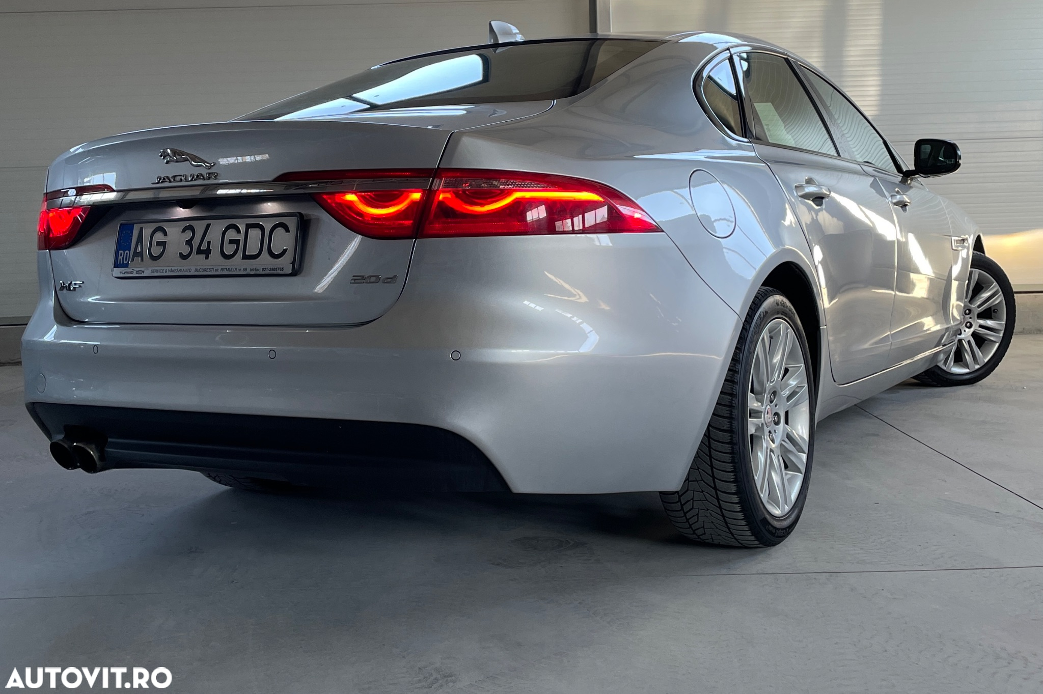 Jaguar XF 20d RWD Prestige - 12