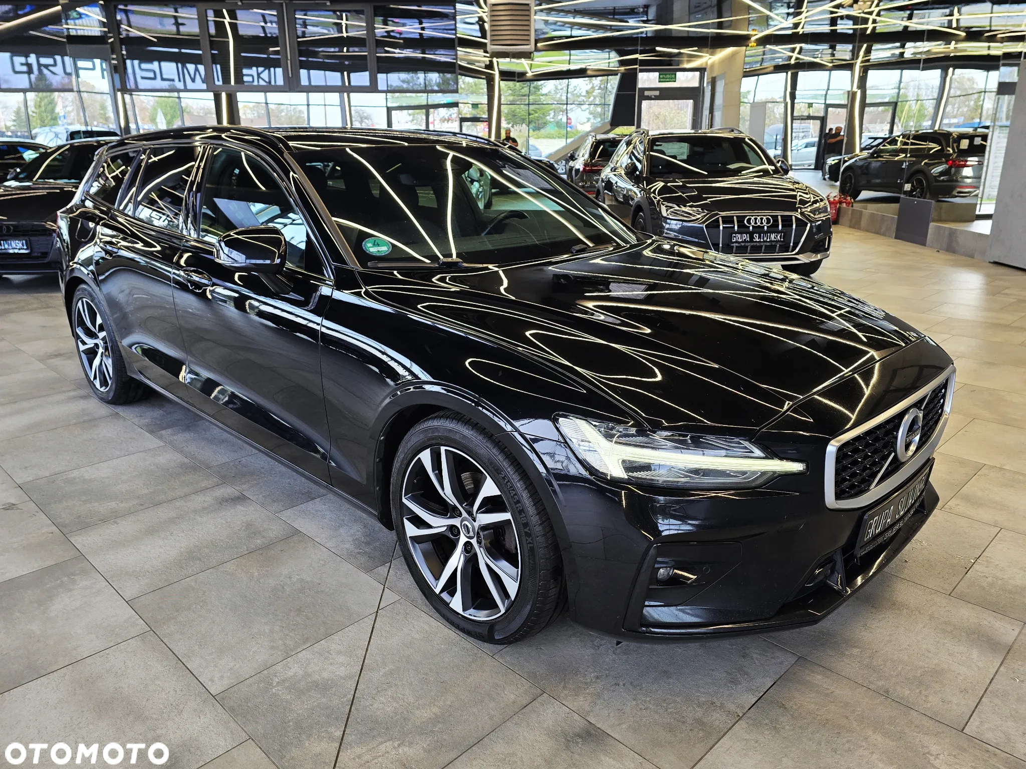 Volvo V60 D4 AWD Geartronic R-Design - 12