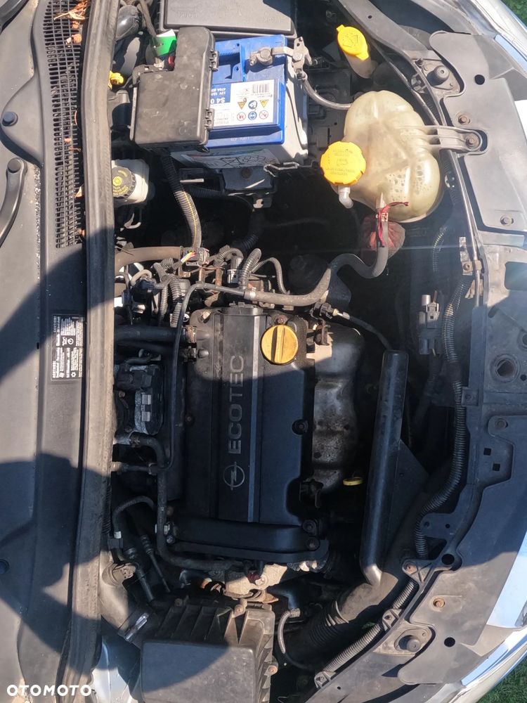 Opel Corsa 1.2 16V Essentia - 15