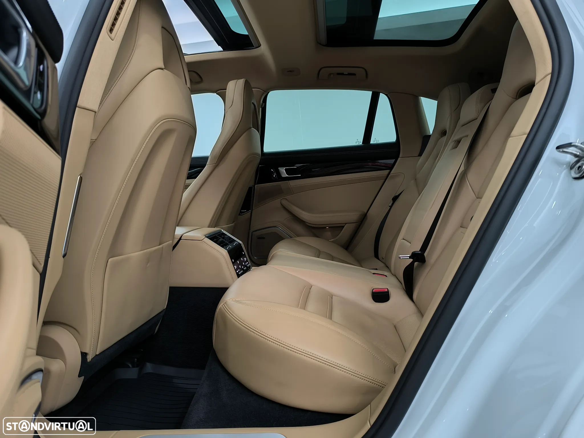 Porsche Panamera Sport Turismo 4 E-Hybrid - 35
