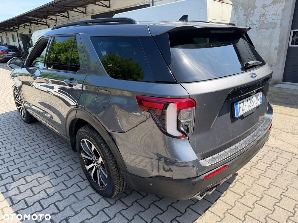 Ford Explorer - 33