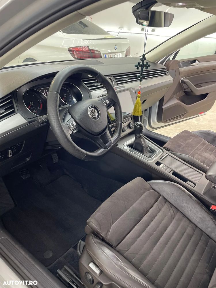 Volkswagen Passat 2.0 TDI (BlueMotion Technology) Highline - 11