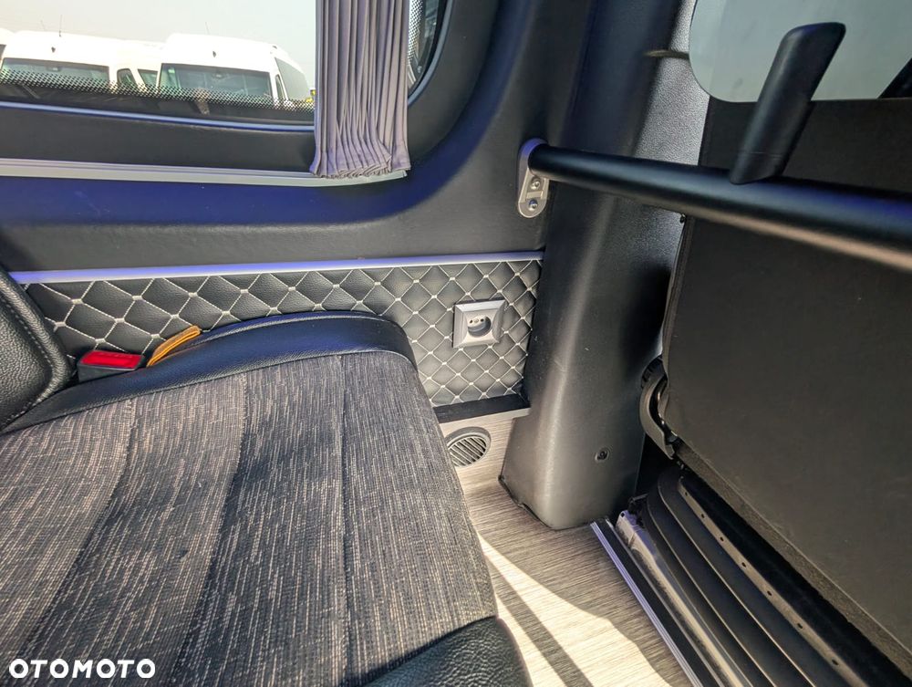 Mercedes-Benz Sprinter 517 - 21