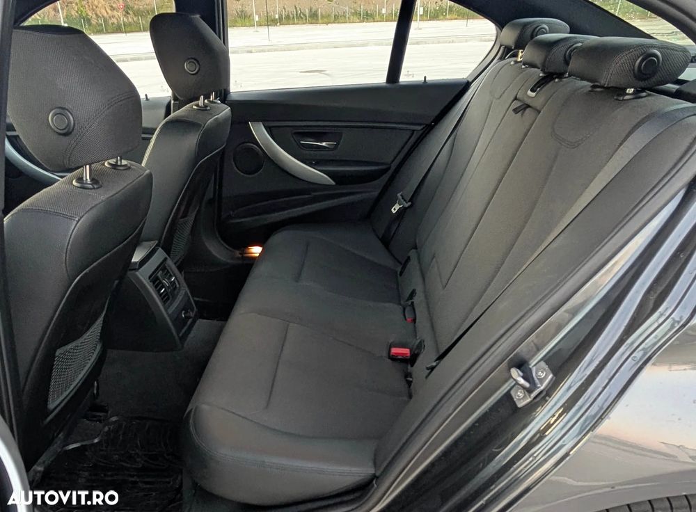 BMW Seria 3 320d Modern Line - 12