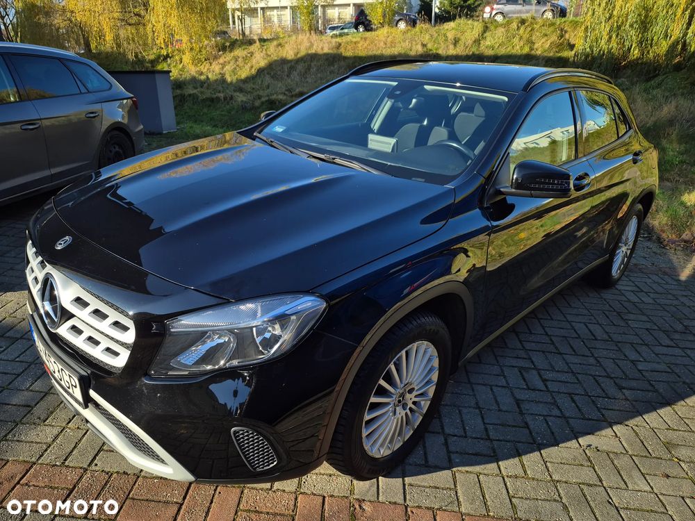 Mercedes-Benz GLA 180 7G-DCT - 12