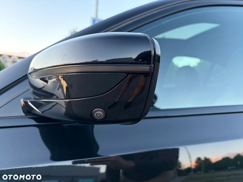 BMW Seria 3 330e M Sport - 33