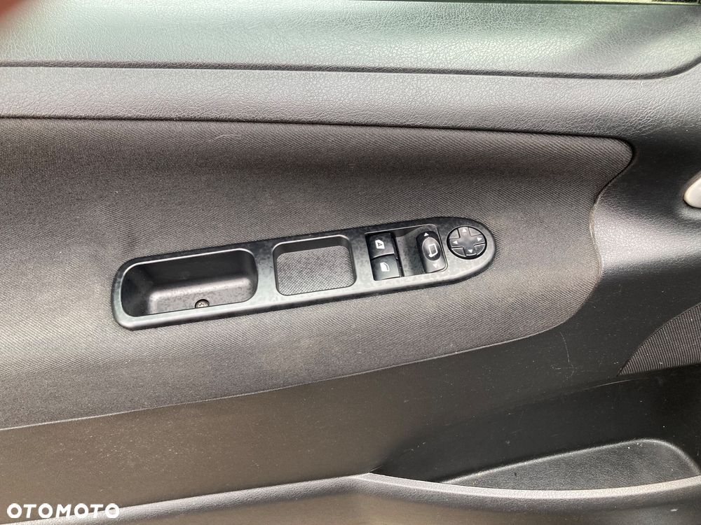 Peugeot 207 75 Filou - 5