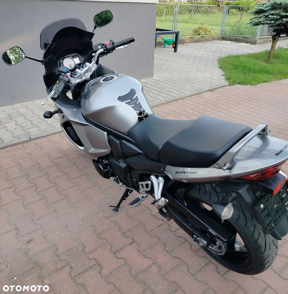 Suzuki GSX - 21