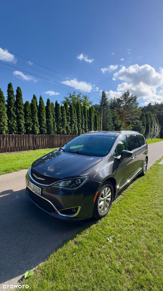 Chrysler Pacifica - 1