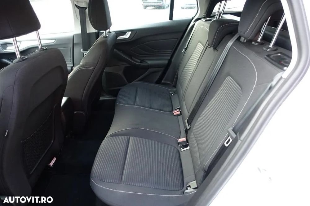 Ford Focus 1.5 EcoBlue Start-Stopp-System Aut. TITANIUM - 4