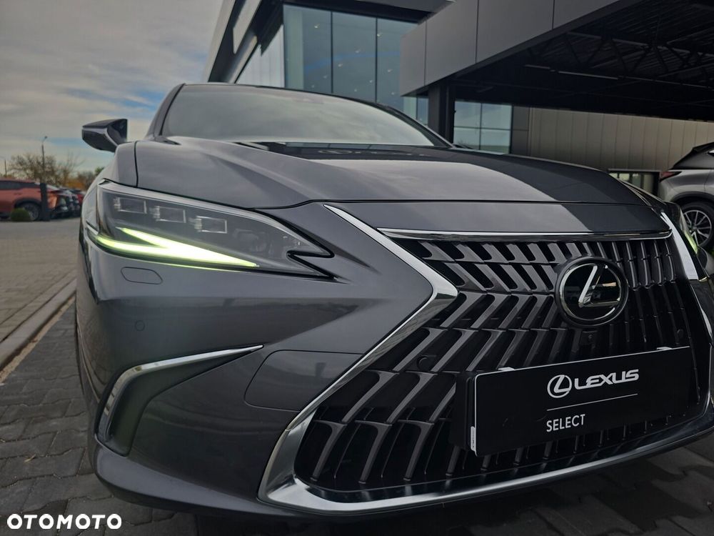 Lexus ES 2025