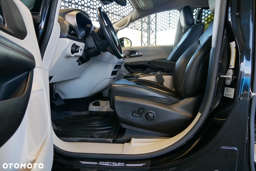 Chrysler Pacifica - 9