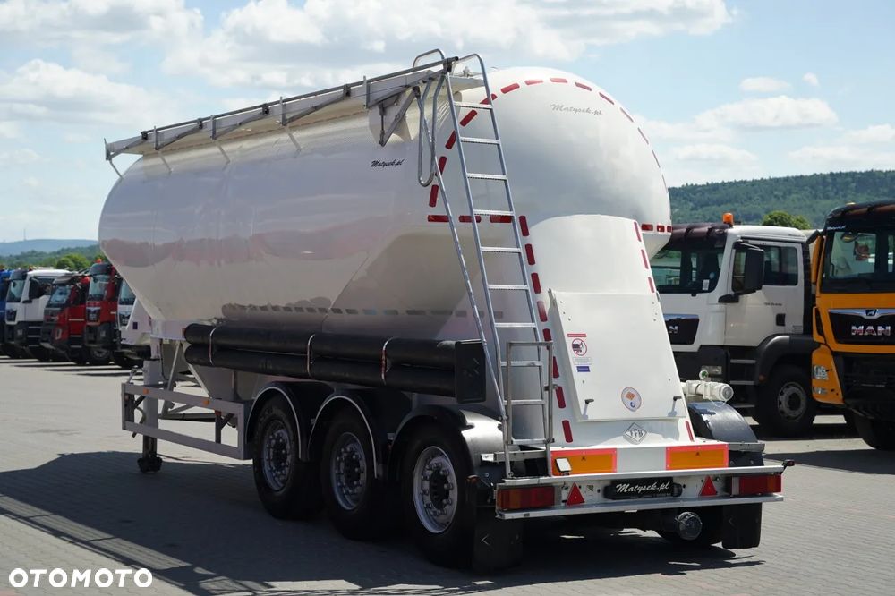 Feldbinder CEMENTONACZEPA / 3 KOMORY / 36 000 L / SILOS / DO MATERIAŁÓW SYPKICH / OŚ PODNOSZONA / SAF - 6