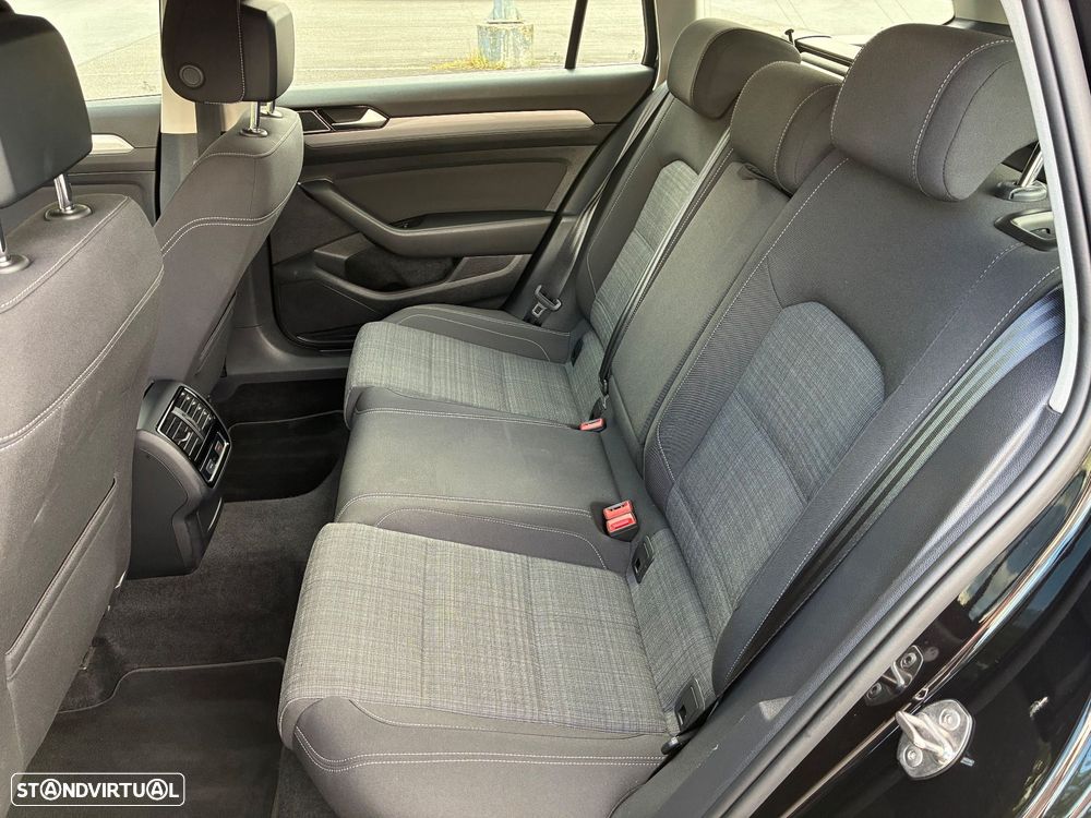 VW Passat Variant 2.0 TDI Business DSG - 17