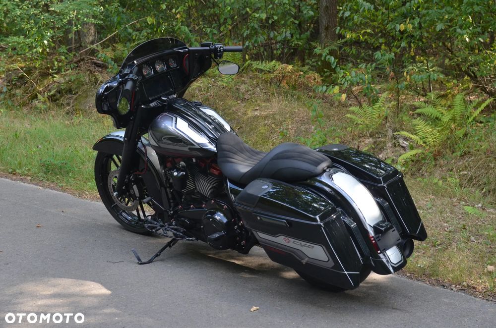 Harley-Davidson Touring Street Glide - 11