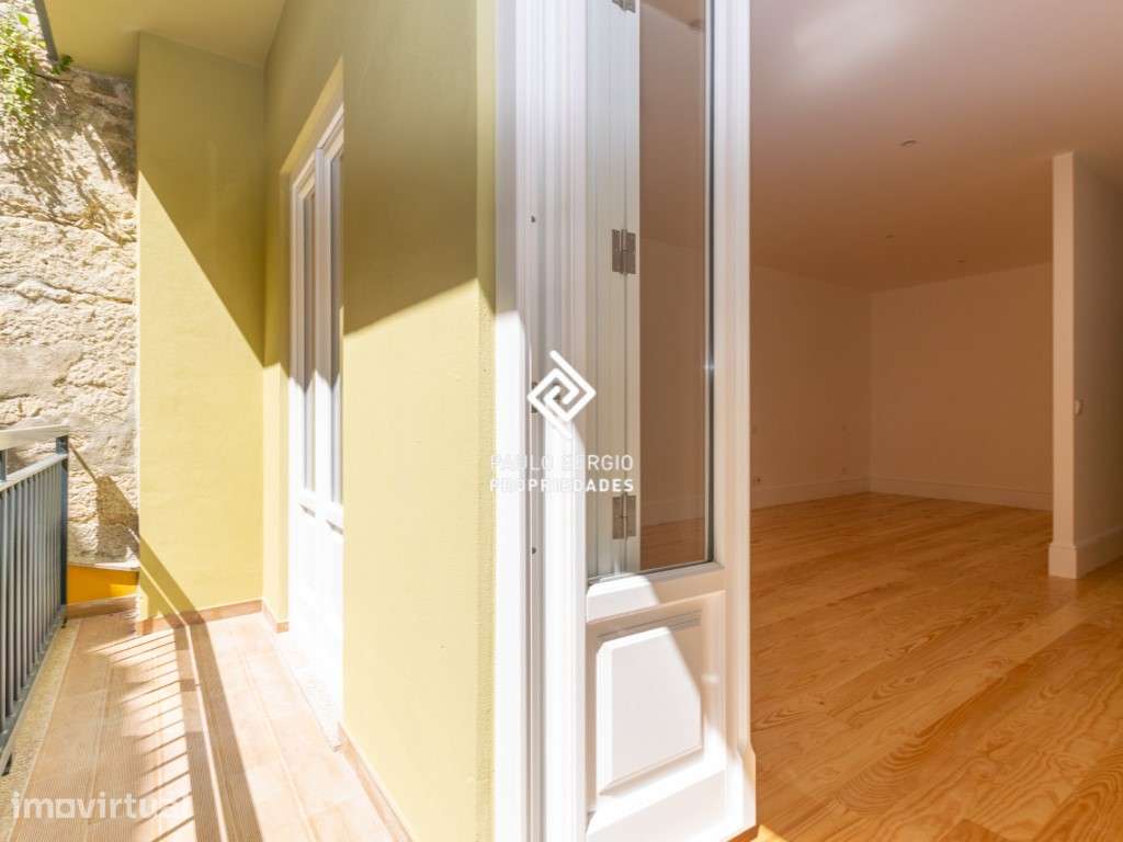 Apartamento T0 Porto - Junto ao Metro da Trindade - Grande imagem: 5/9