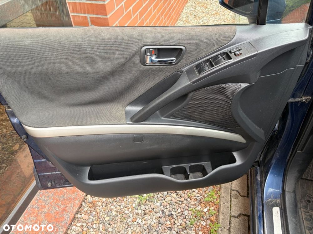 Toyota Corolla Verso 2.2 D-4D Executive - 18