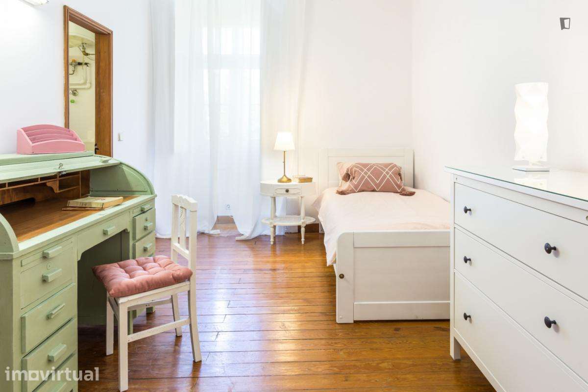 Quarto - localizado em Telheiras Lisbon - Grande imagem: 5/13