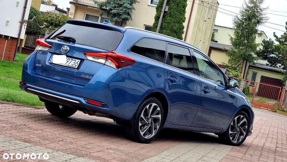 Toyota Auris 1.6 Premium MS - 10