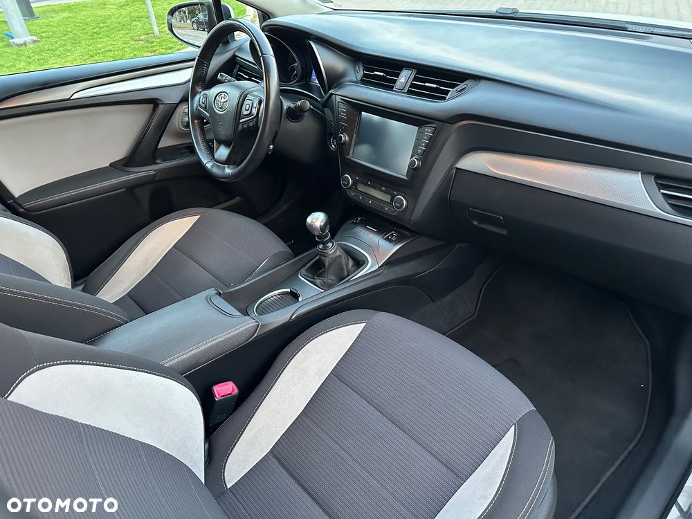 Toyota Avensis Touring Sports 1.8 Comfort - 35