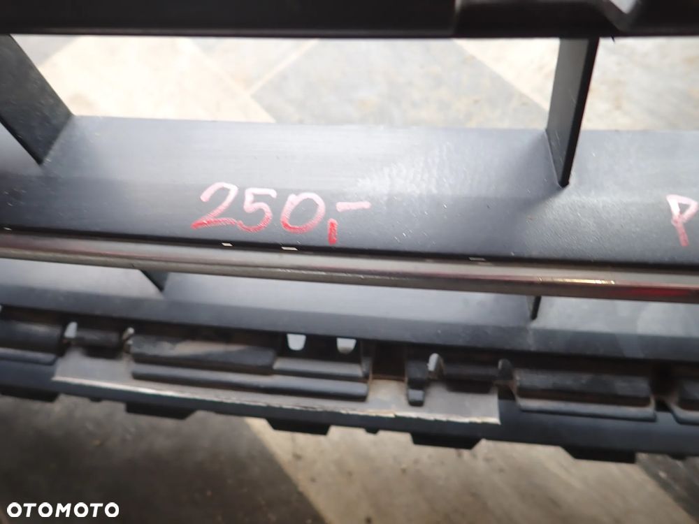 VOLSWAGEN PASSAT KRATKA ZDERZAKA PRZEZ LIFT - 5