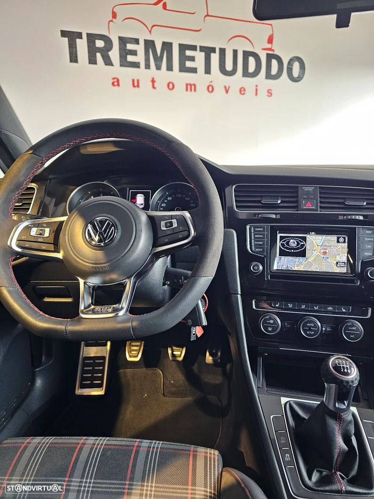 VW Golf GTI Performance BlueMotion - 23