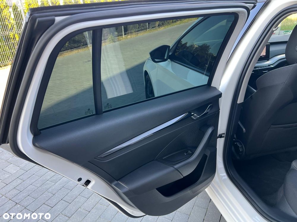 Skoda Octavia 2.0 TDI DSG Style - 27