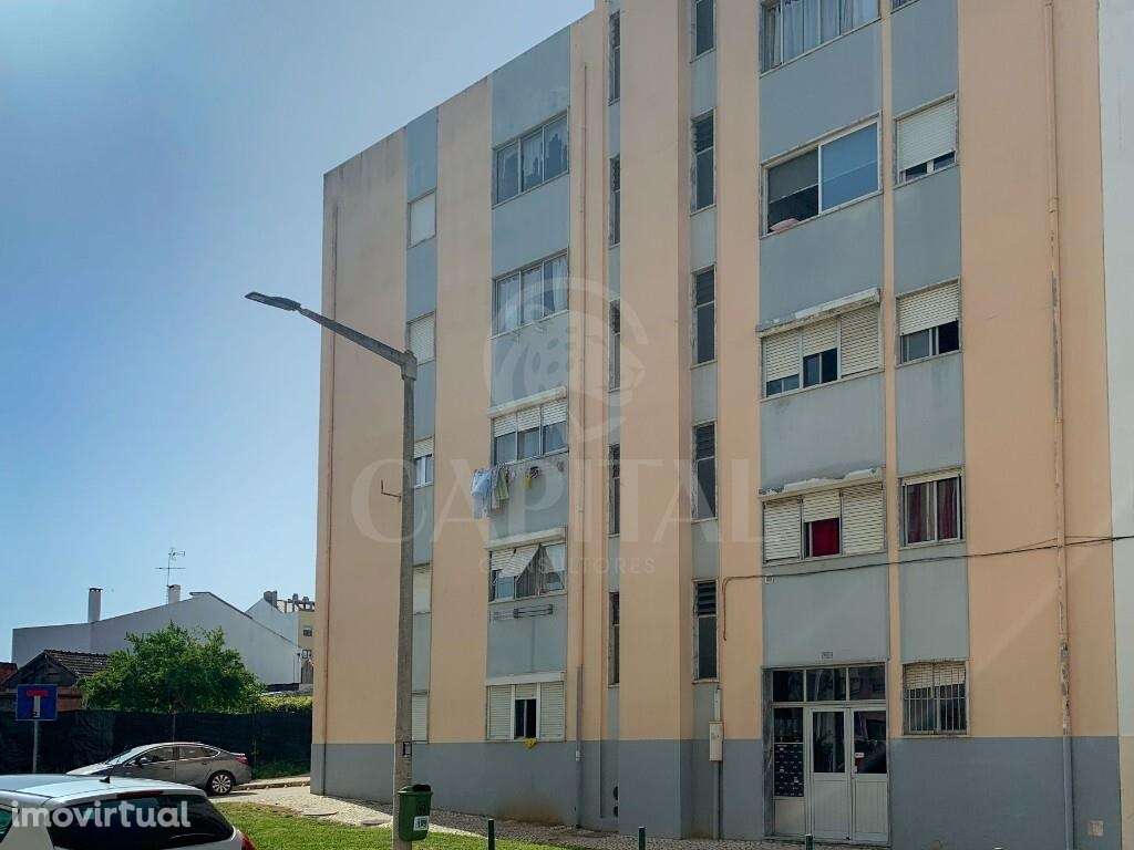 T2 no Carregado | Área Generosa | Pronto a Habitar | Excelente Luminos - Grande imagem: 4/33