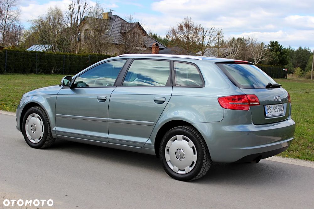 Audi A3 Sportback 1.6 Ambiente - 4