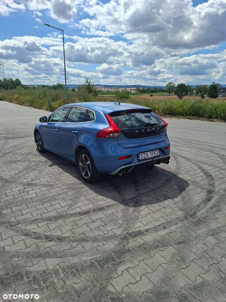 Volvo V40 D2 Drive-E R-Design Momentum - 4