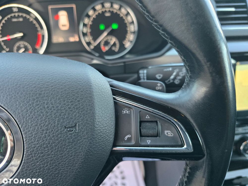 Skoda Superb 2.0 TDI DSG Ambition - 30