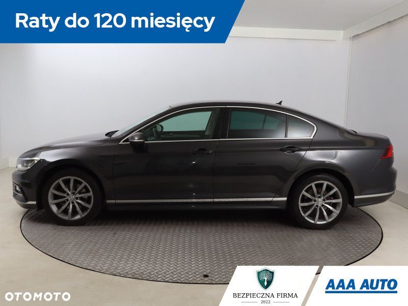 Volkswagen Passat - 4