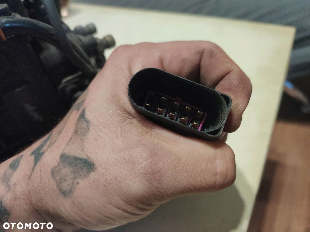 KL POMPA WTRYSKOWA VW AUDI SKODA 1.9 TDI 038130107D 10 PIN - 4