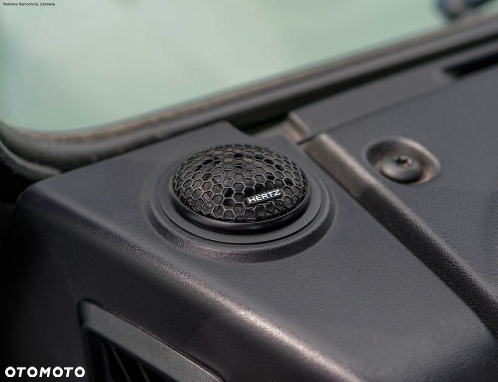 Land Rover Defender - 17