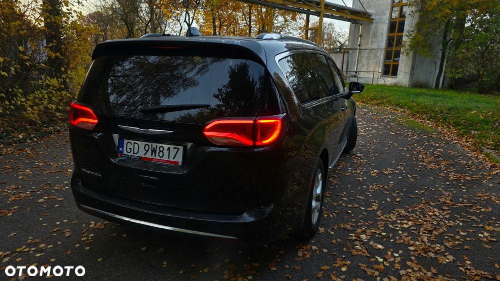 Chrysler Pacifica - 8