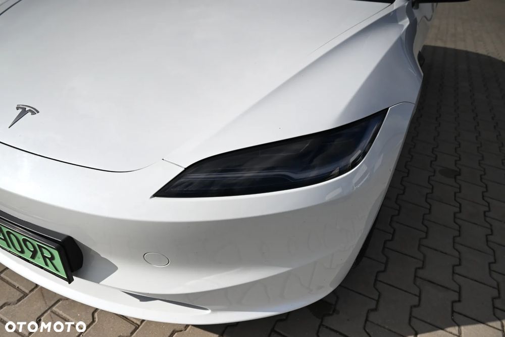 Tesla Model 3 - 12