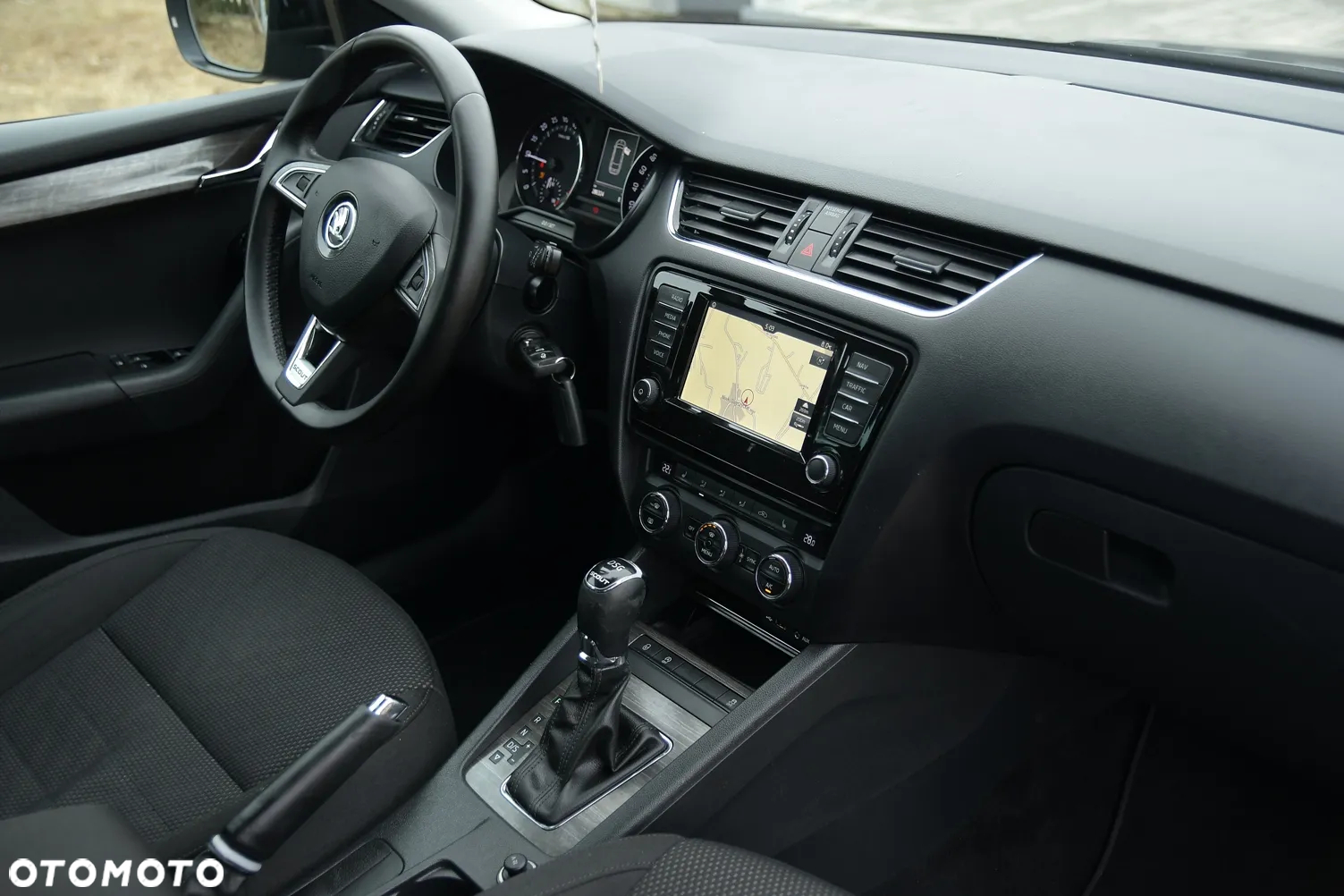 Skoda Octavia Combi 2.0 TDI 4x4 DSG Scout - 19