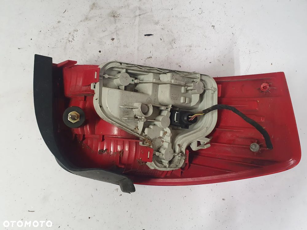 * LAMPA TYLNA PRAWA TYŁ PRAWO AUDI A3 8P 3D - 6