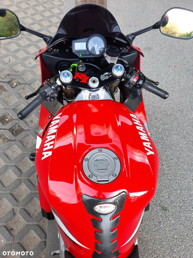 Yamaha R1 - 13
