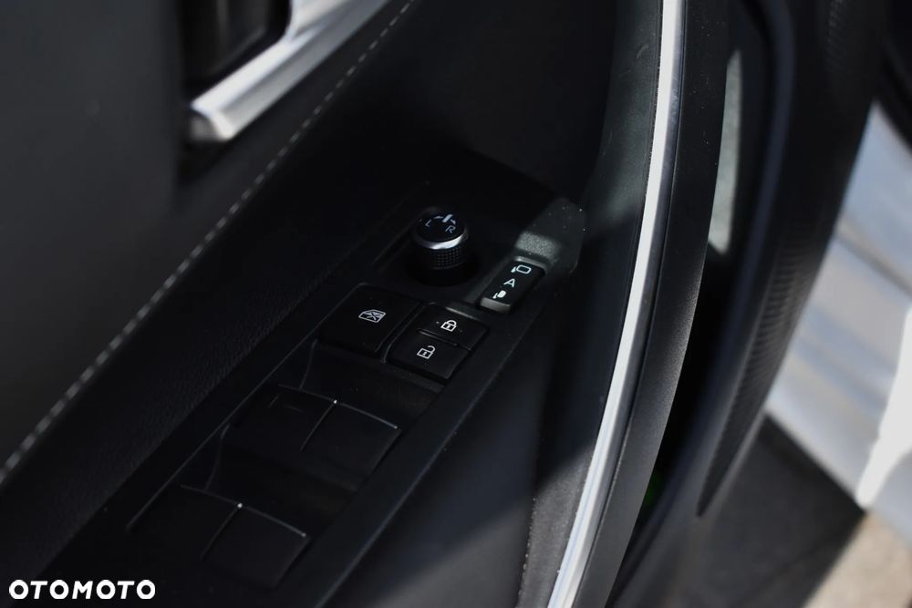 Toyota Corolla 1.8 Hybrid Style - 17