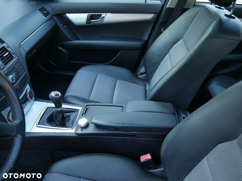 Mercedes-Benz Klasa C 200 Avantgarde Edition - 28