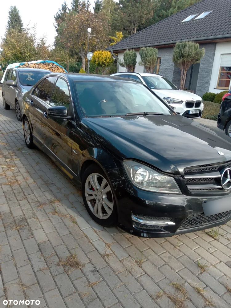 Mercedes-Benz Klasa C 180 CDI DPF (BlueEFFICIENCY) 7G-TRONIC Avantgarde - 4