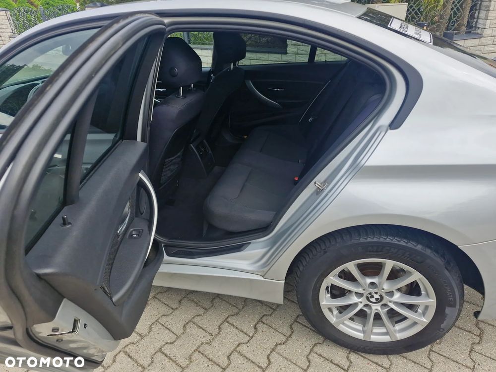 BMW Seria 3 316d M Sport - 13