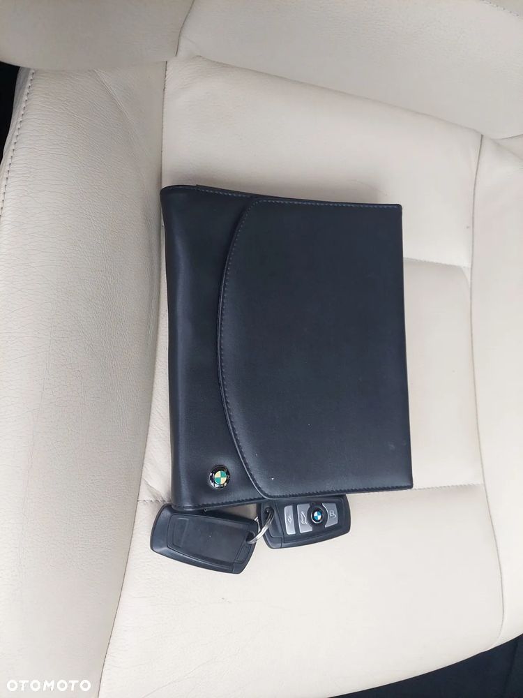 BMW Seria 5 528i Sport-Aut - 38