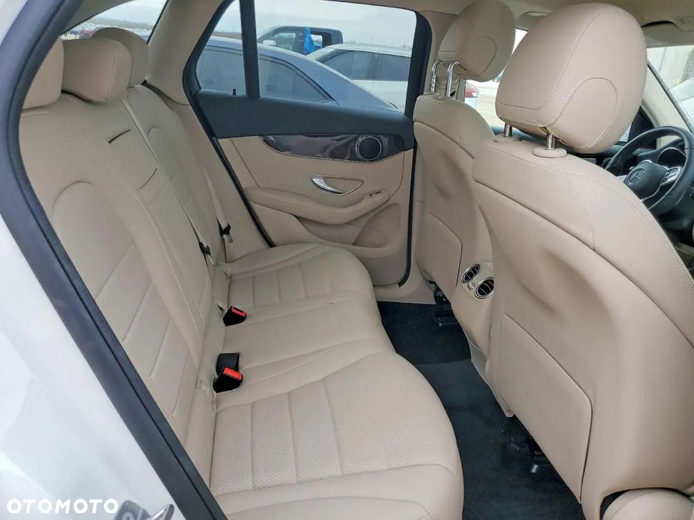 Mercedes-Benz GLC 300 4Matic 9G-TRONIC - 10